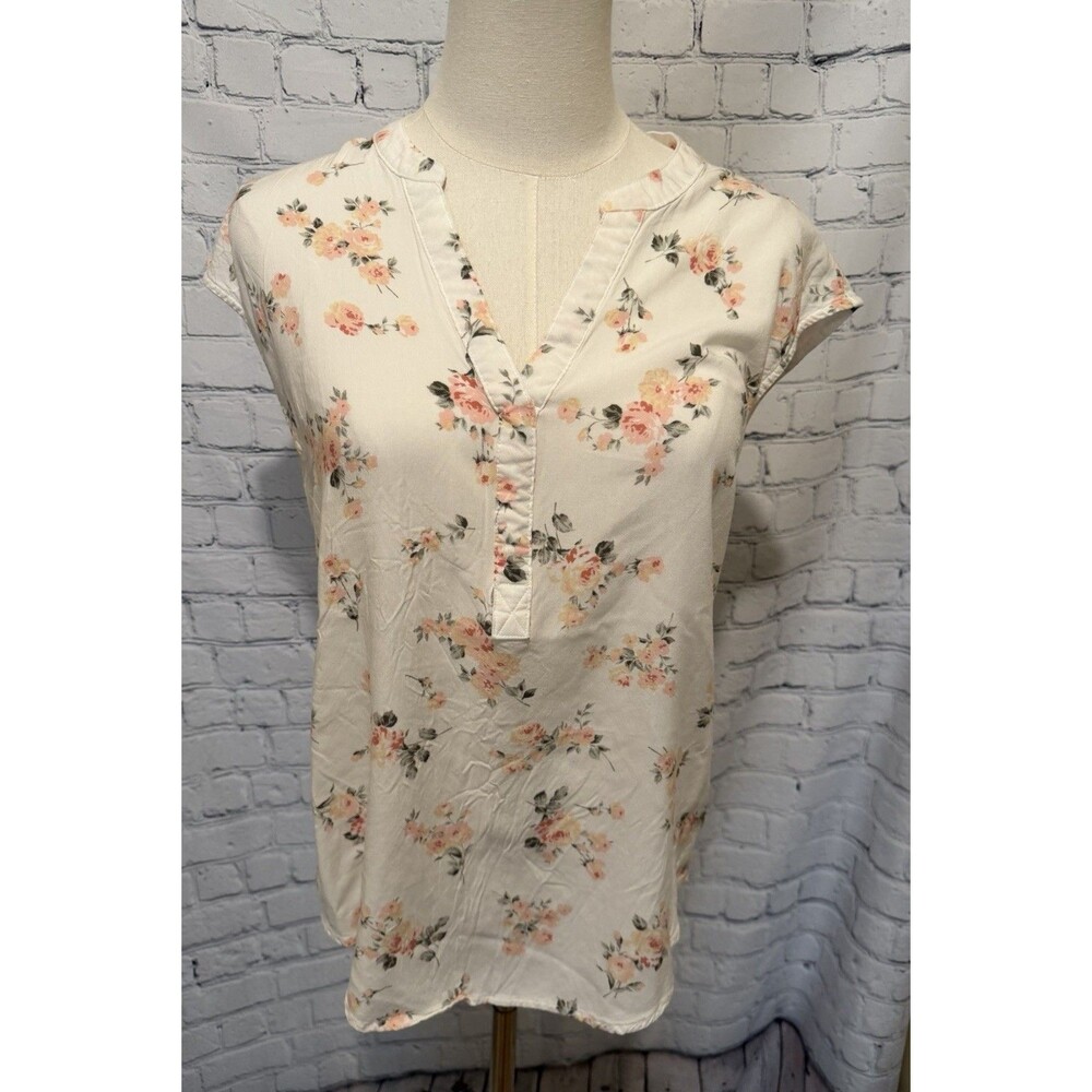 Ardene cream-colored cap-sleeve floral blouse with a split v-neckline Medium